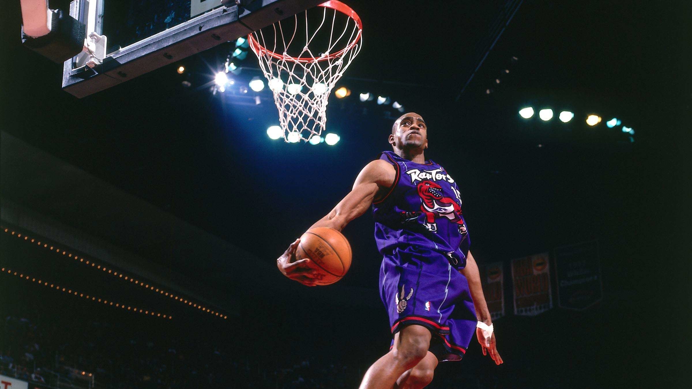 Vince Carter puts on a show in legendary 2000 Slam Dunk Contest